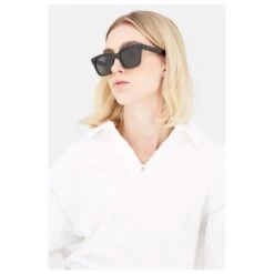 Lunettes De Soleil Retro Super Future Giusto Black Black -Julbo Boutique bd70bb10339e9d61e3c1c54ed94fb3833eca6286 E23RETRLUN364598 RETR0678676 904